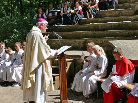 Festgottesdienst zum 1.000 Todestag des Heiligen Heimerads auf dem Hasunger Berg (Foto: Karl-Franz Thiede)